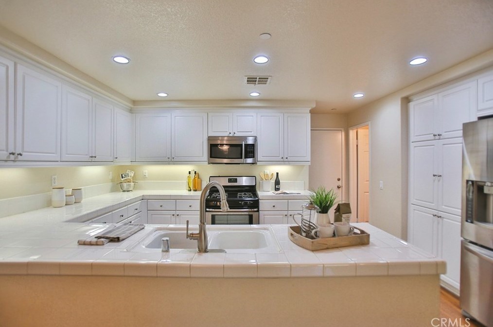 8156 Garden Park St, Chino CA  91708-9347 exterior