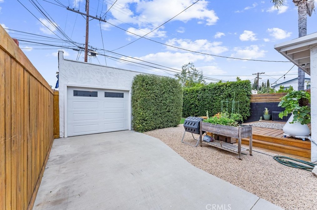 2339 Cochran Ave, Los Angeles CA  90016-2124 exterior