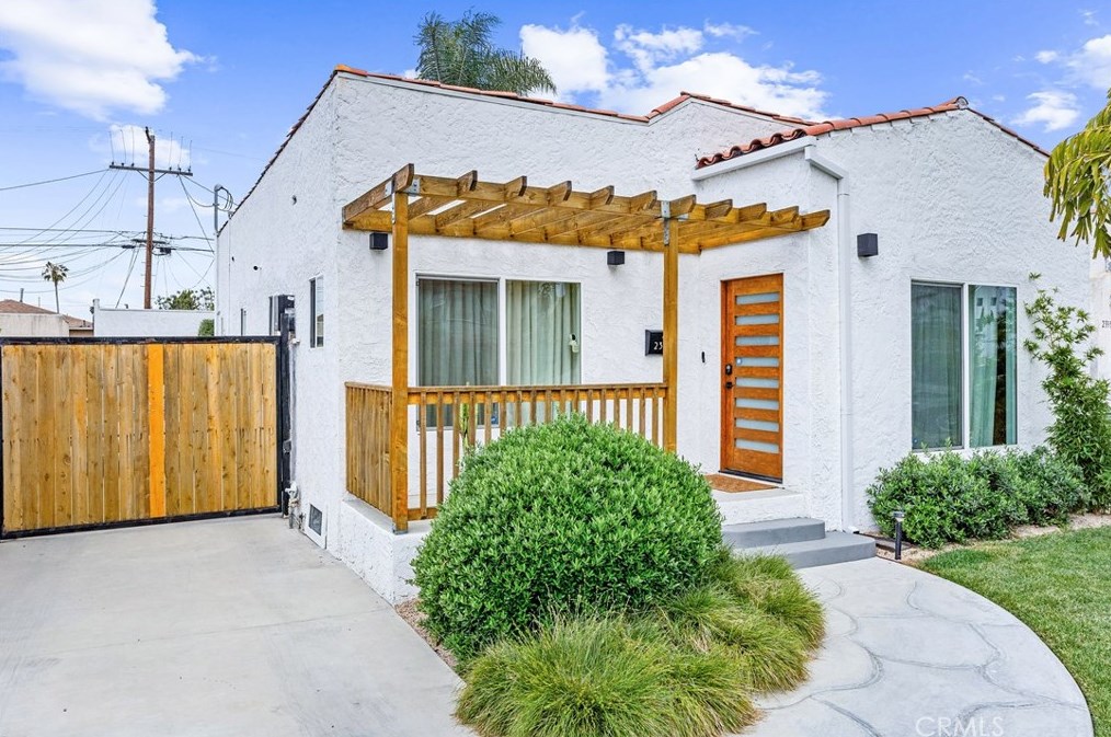 2339 Cochran Ave, Los Angeles CA  90016-2124 exterior