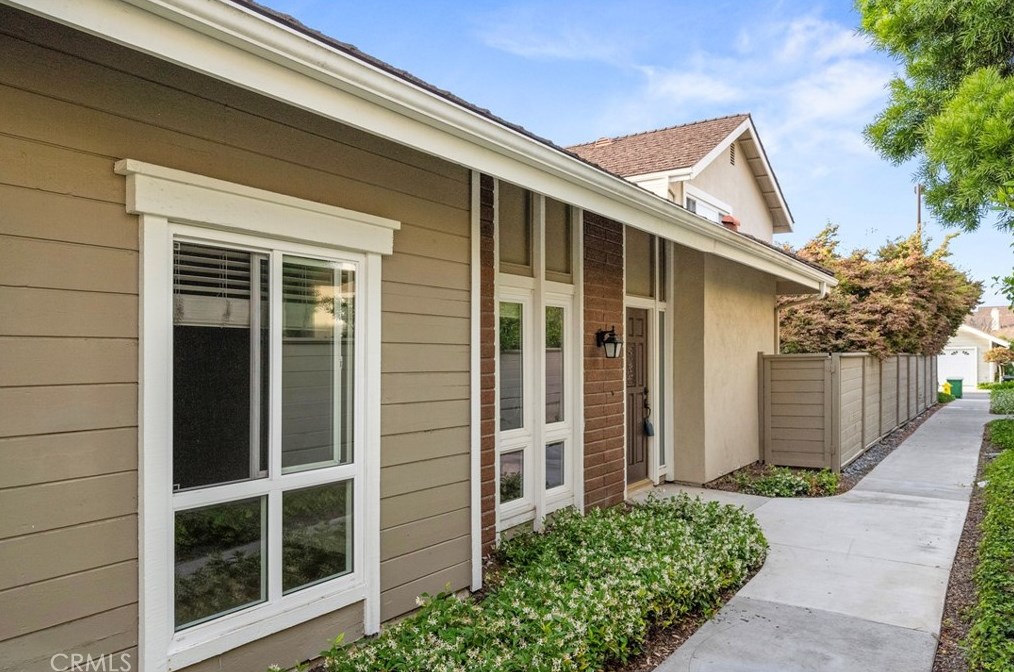 23 Woodland Dr, Irvine, CA 92604-4534