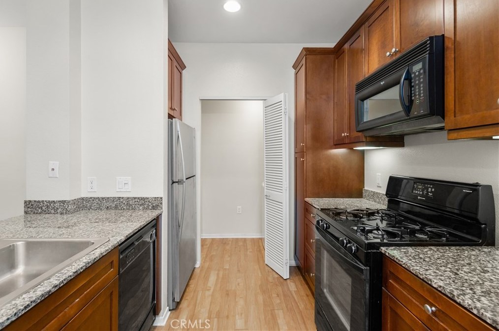 2170 Scholarship, Irvine CA  92612-5662 exterior