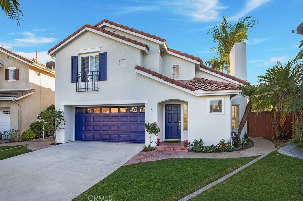 4 Walnut Dr, Laguna Beach, CA 92656-4275