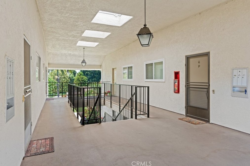 3252 San Amadeo, Laguna Beach, CA 92637-3047
