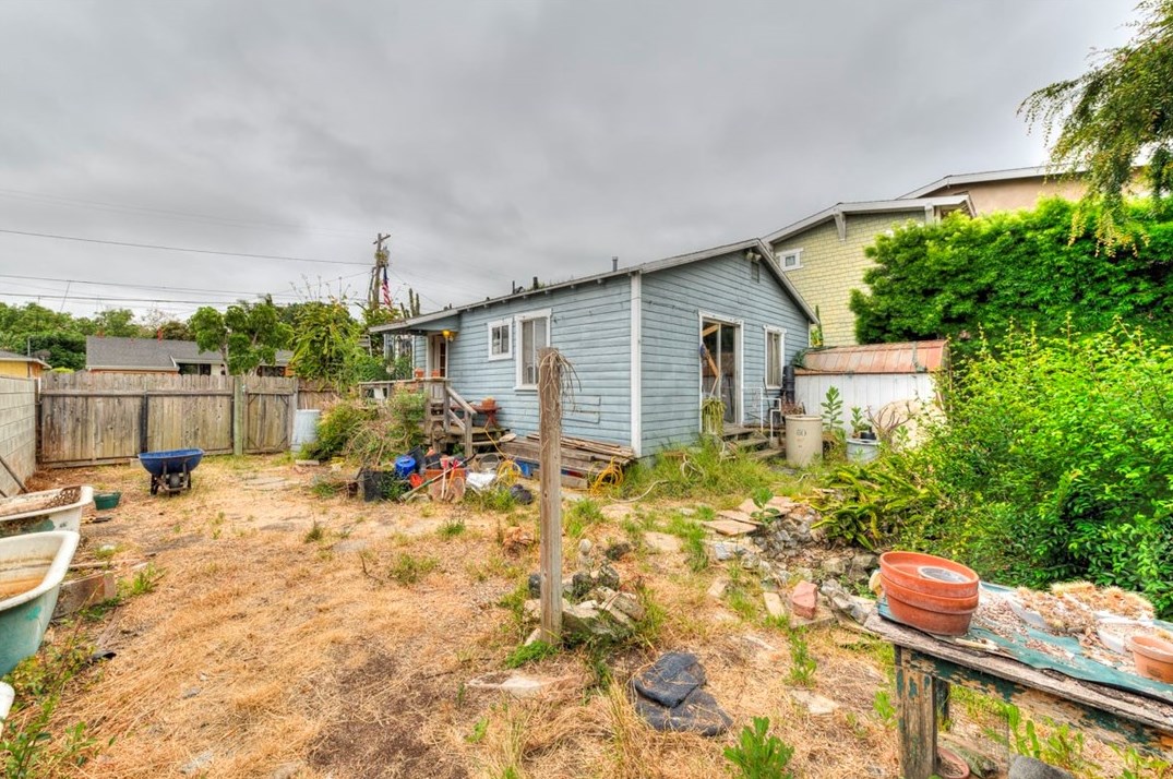 1809 259th St, Lomita, CA 90717-3325