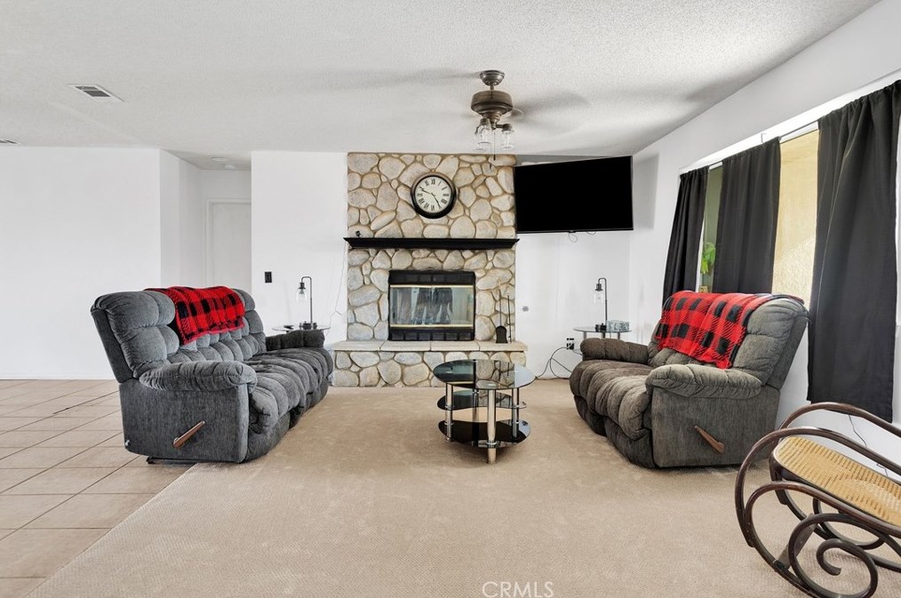 13455 Apple Blossom Ln, Apple Valley CA  92308-5421 exterior