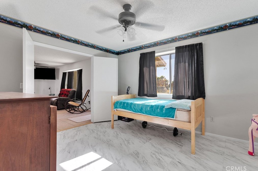 13455 Apple Blossom Ln, Apple Valley CA  92308-5421 exterior