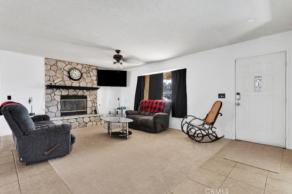 13455 Apple Blossom Ln, Apple Valley CA  92308-5421 exterior