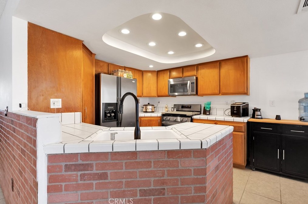 13455 Apple Blossom Ln, Apple Valley CA  92308-5421 exterior