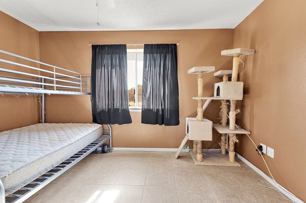 13455 Apple Blossom Ln, Apple Valley CA  92308-5421 exterior