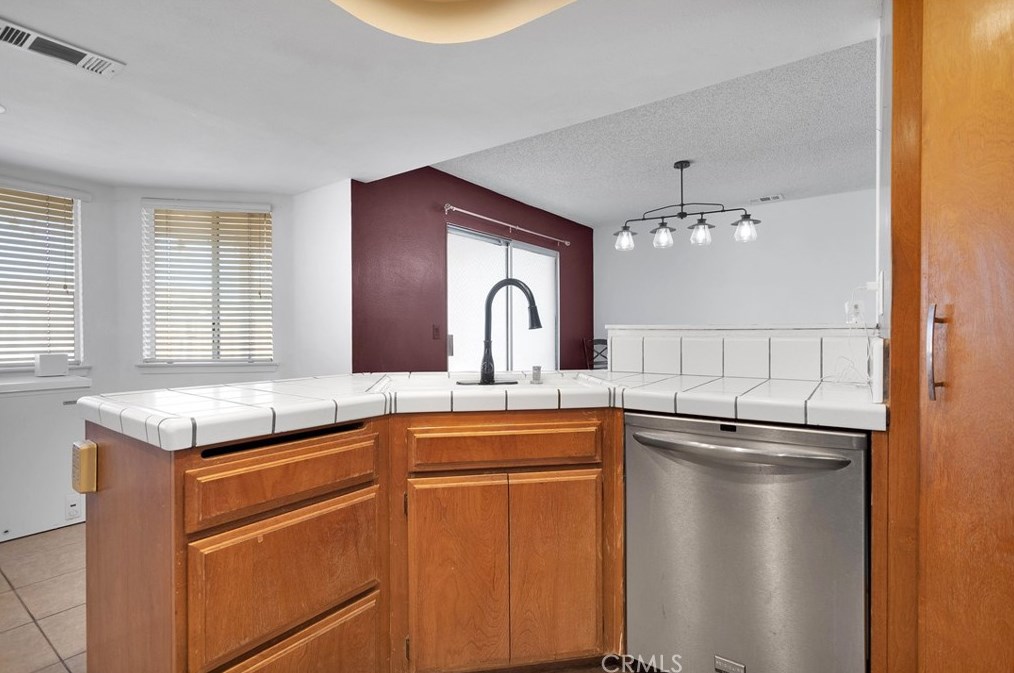 13455 Apple Blossom Ln, Apple Valley CA  92308-5421 exterior