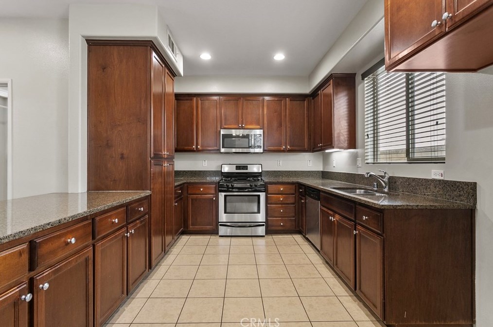 425 Merced Ct, Corona, CA 92878