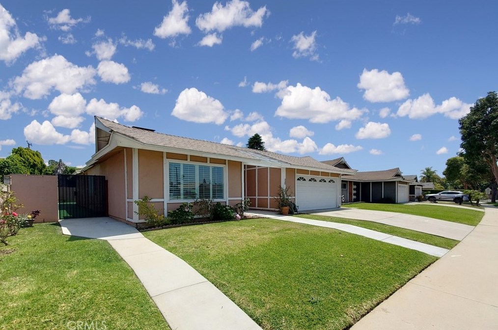 528 Bradenhall Dr, Long Beach, CA 90746-1127