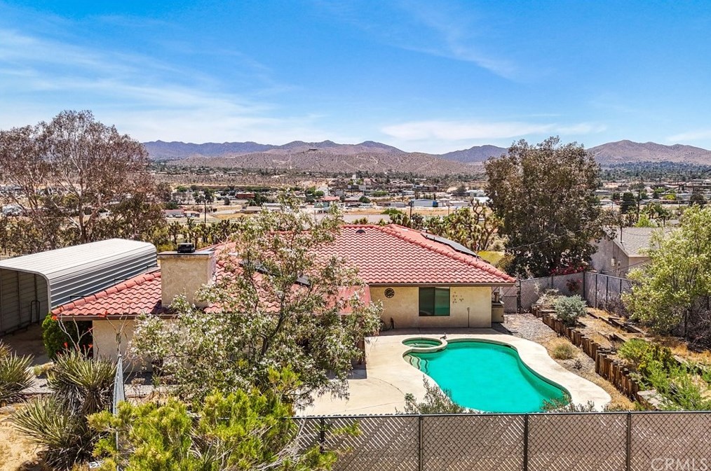 57676 Sierra Way, Yucca Valley, CA 92284-3037