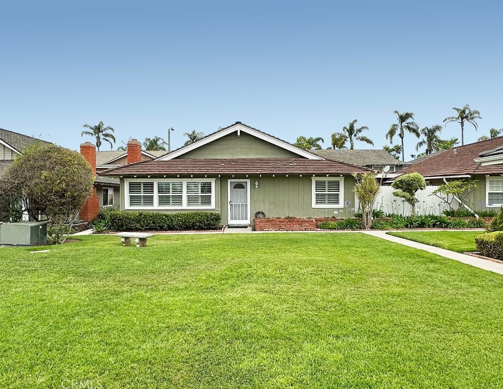 16882 Canyon Ln, Huntington Beach, CA 92649