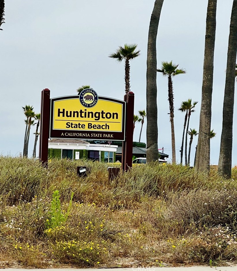 21792 Kaneohe Ln, Huntington Beach, CA 92646