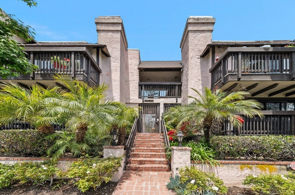 4300 Duquesne Ave, Los Angeles, CA 90232-2957