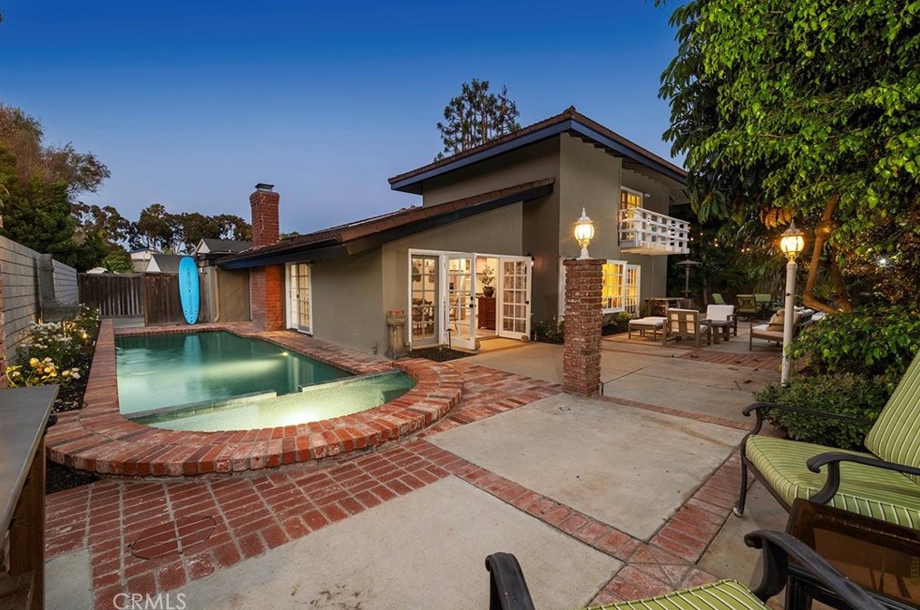 17041 Courtney Ln, Huntington Beach, CA 92649-4230