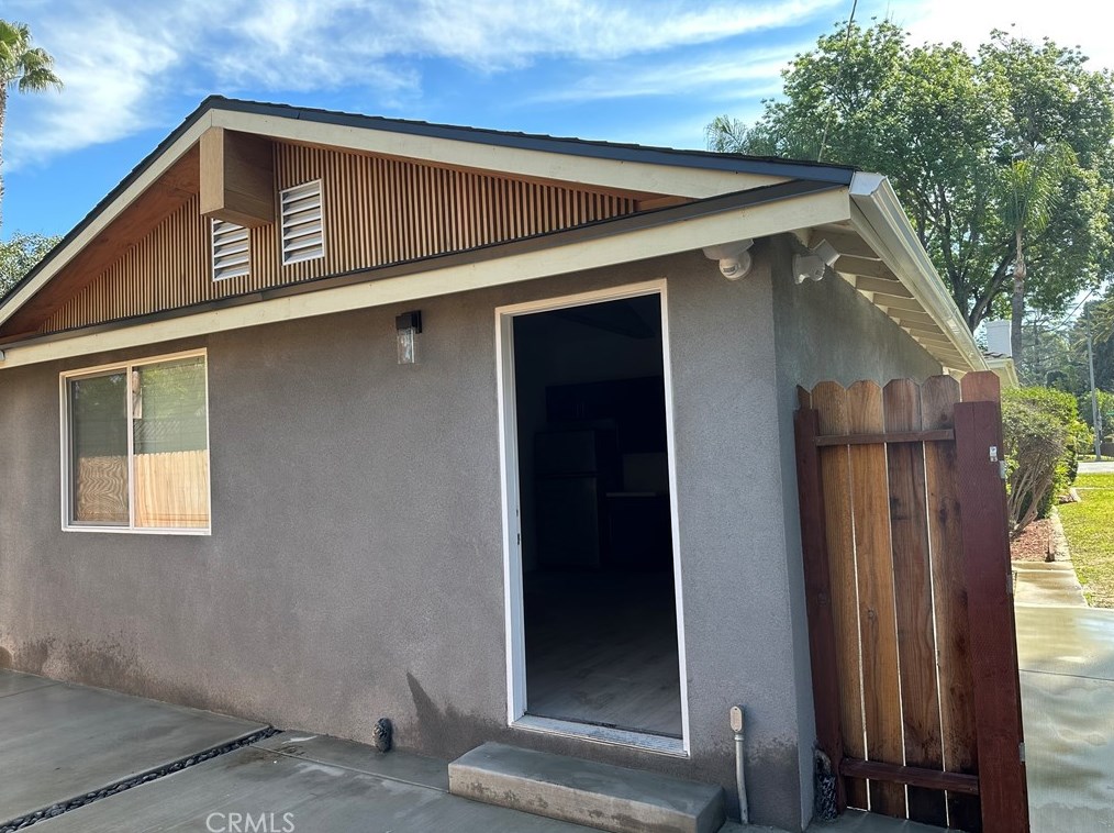 5491 Magnolia Ave, Riverside CA  92506-1818 exterior
