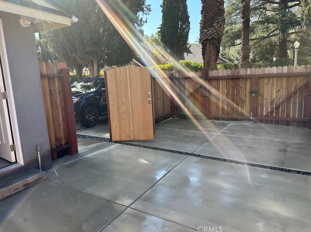 5491 Magnolia Ave, Riverside CA  92506-1818 exterior