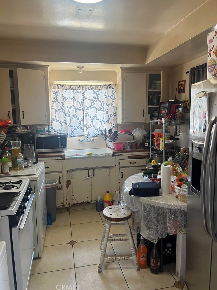 2221 14th St, Santa Ana, CA 92706-3108