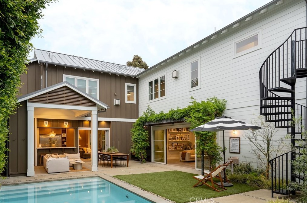 311 Crest Ave, Huntington Beach, CA 92648