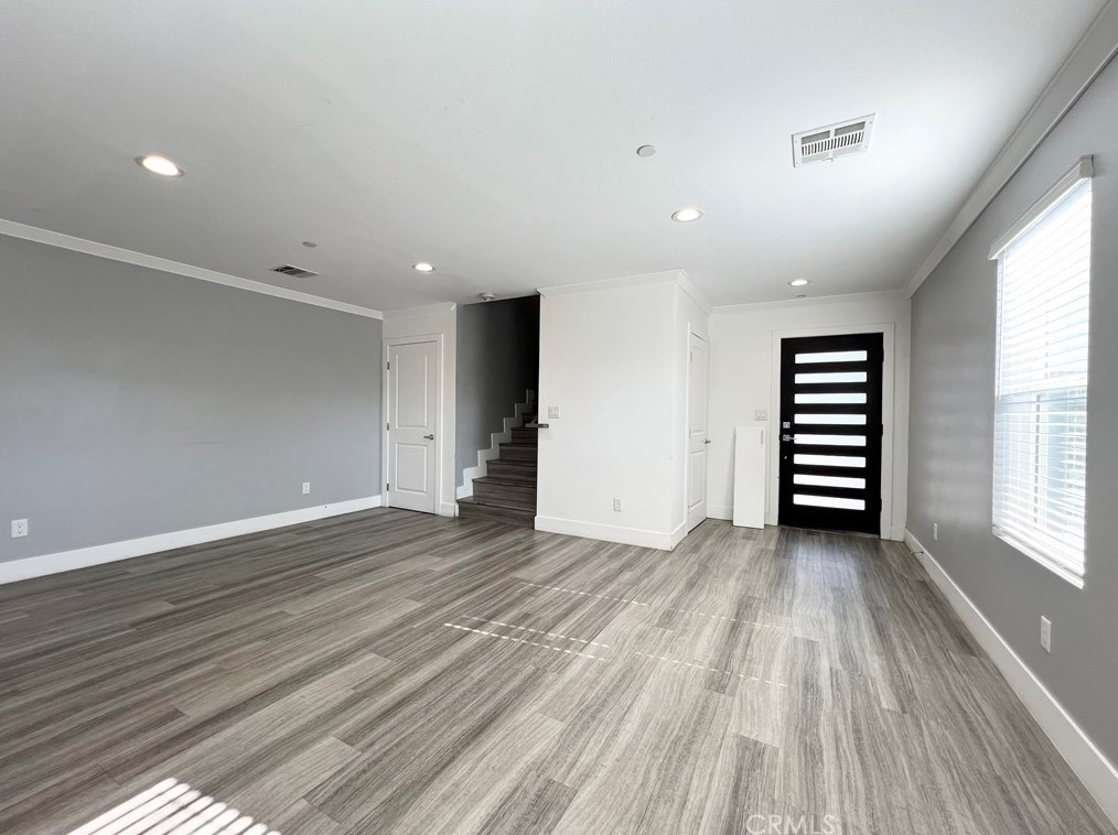 1639 82nd St, Los Angeles CA  90001-3819 exterior