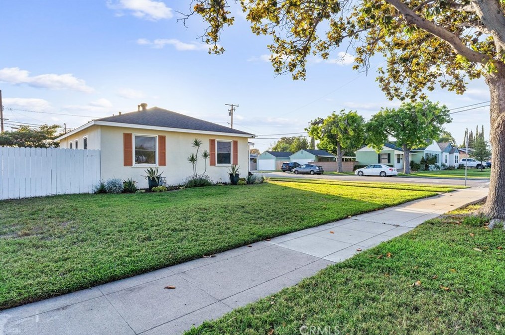 190 Flower St, Orange, CA 92868-2326