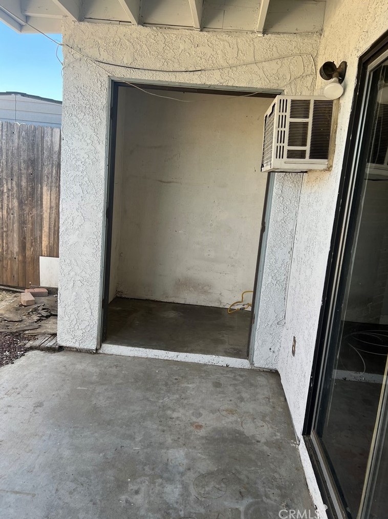 9633 Juniper Ave, Fontana CA  92335-2433 exterior