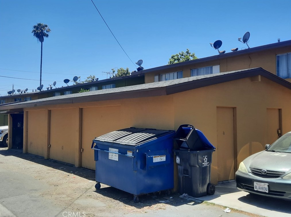 2725 Baker St, Santa Ana, CA 92707-3666