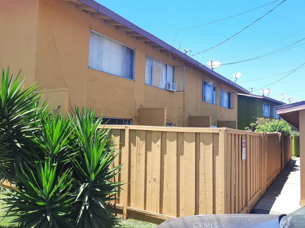 2809 Baker St, Santa Ana, CA 92707-3664