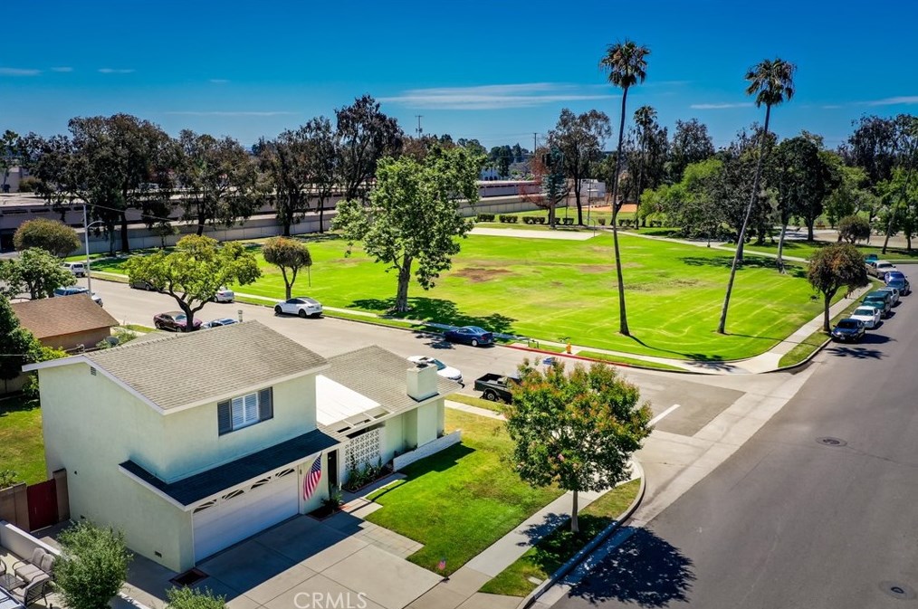 15342 Yorkshire Ln, Huntington Beach, CA 92647