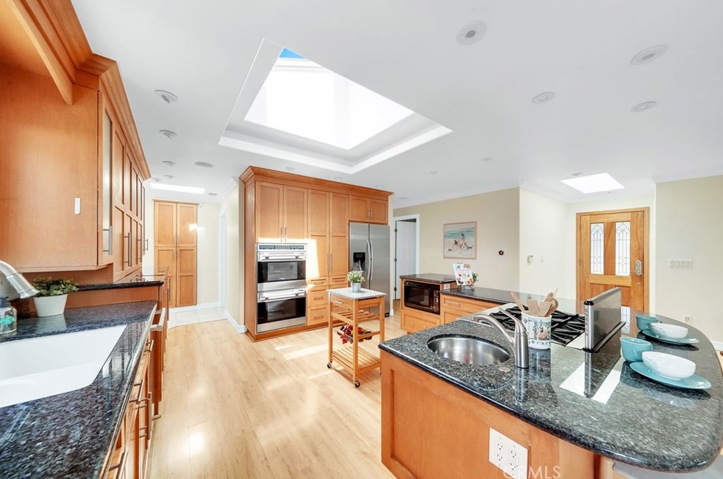 9082 Mediterranean Dr, Huntington Beach, CA 92646