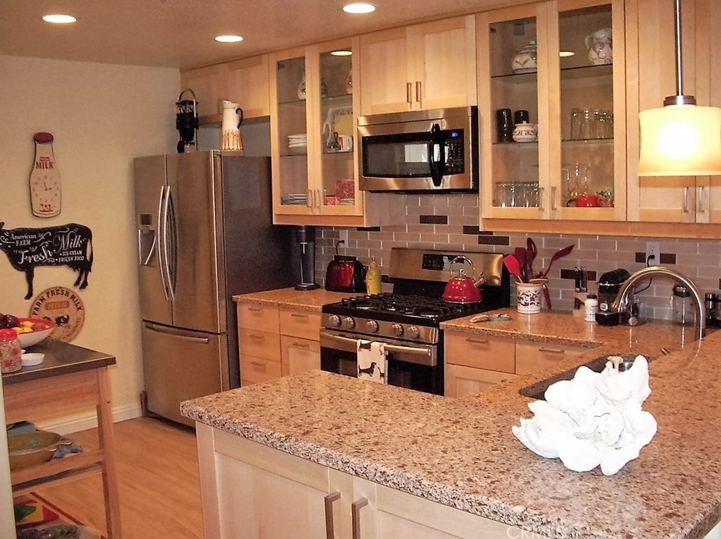 415 Townsquare Ln #111, Huntington Beach, CA 92648