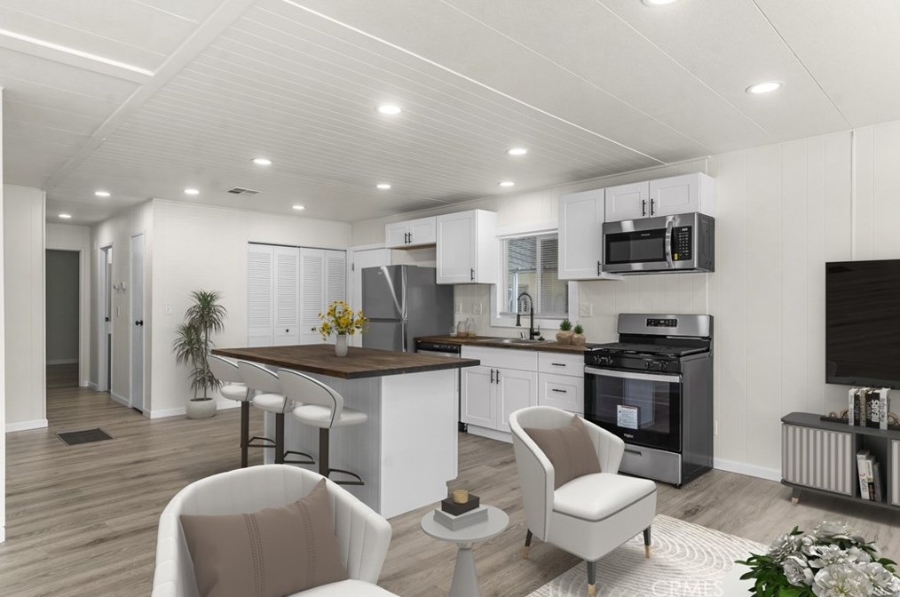 300 Florence Ln, Bakersfield, CA 93308
