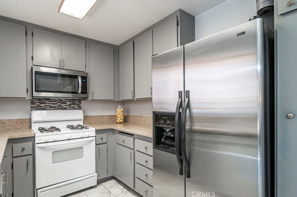 7980 Celeste Ave, Fontana, CA 92336