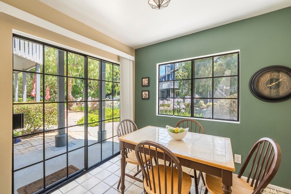 8206 Bridgepoint Dr #104, Huntington Beach, CA 92646