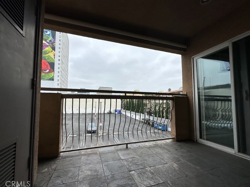 3855 Ingraham St, Los Angeles CA  90005-3012 exterior