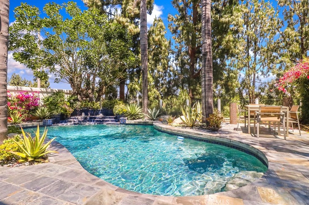 2 Hawaii Dr, Laguna Beach, CA 92656-3314