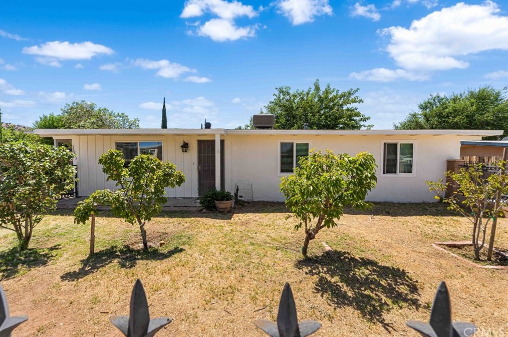 38813 Yucca Tree St, Palmdale, CA 93551