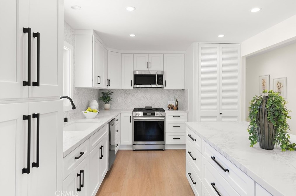 5392 Hendricksen Dr, Huntington Beach, CA 92649