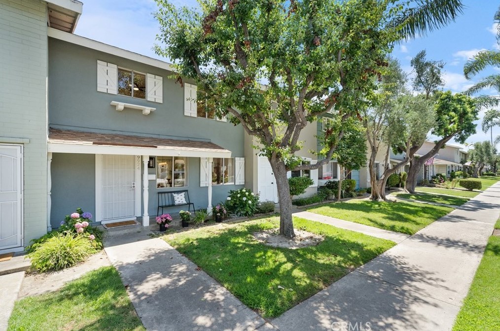 9924 Continental Dr, Huntington Beach, CA 92646