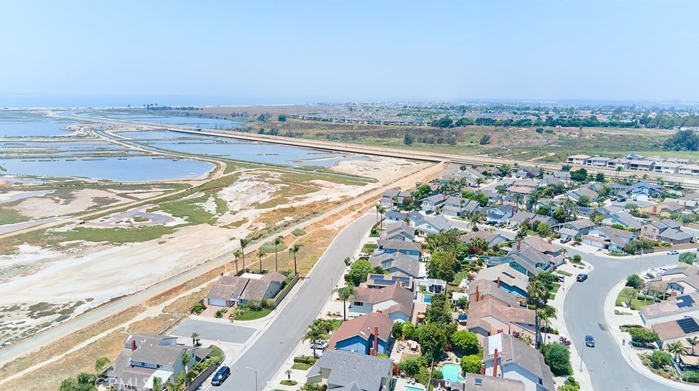 17675 Rainglen Ln, Huntington Beach, CA 92649