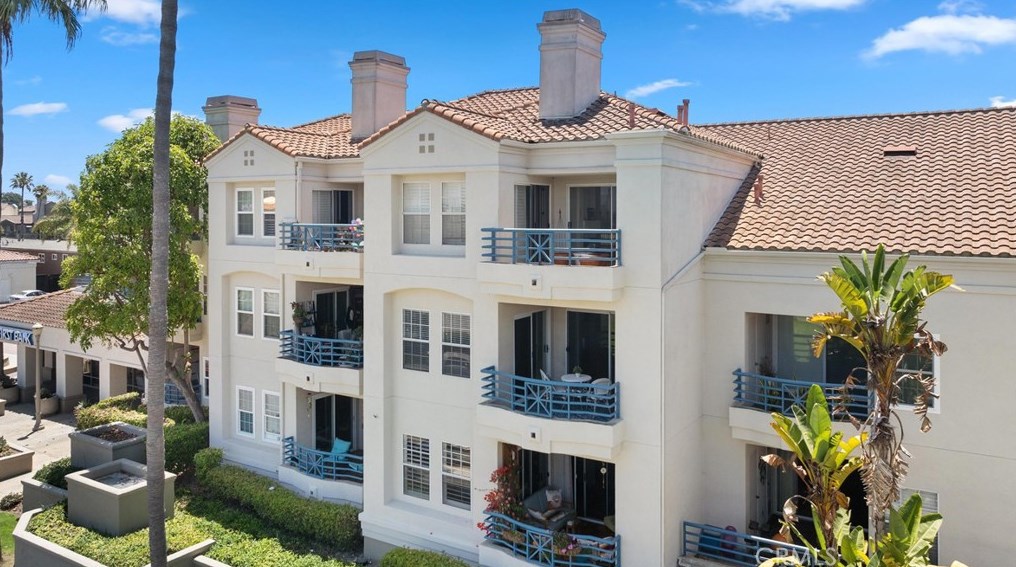 415 Townsquare #212, Huntington Beach, CA 92648