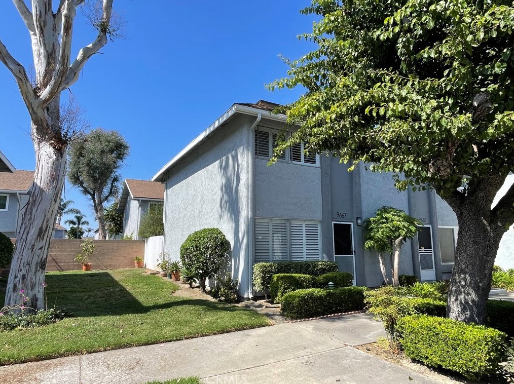 9667 Pettswood Dr #2, Huntington Beach, CA 92646