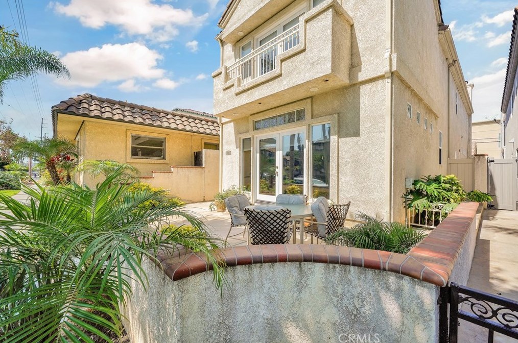 437 Lake St, Huntington Beach, CA 92648