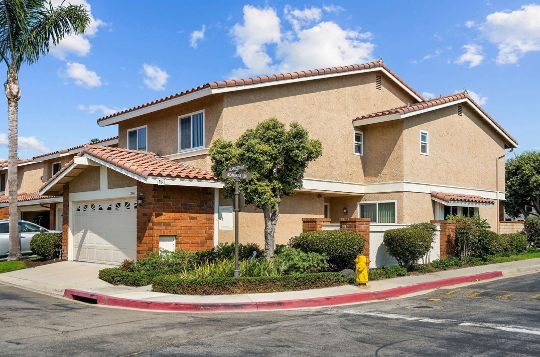 7841 Seabreeze Dr, Huntington Beach, CA 92648