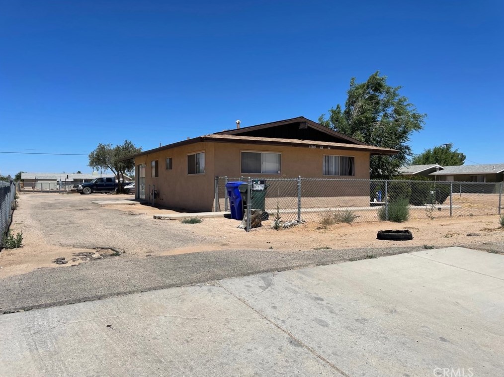 13400 Navajo Rd, Apple Valley, CA 92308-5781