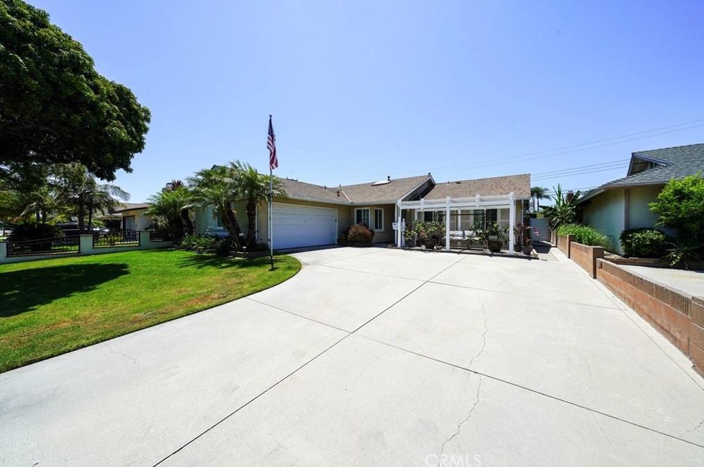 15031 Victoria Ln, Huntington Beach, CA 92647
