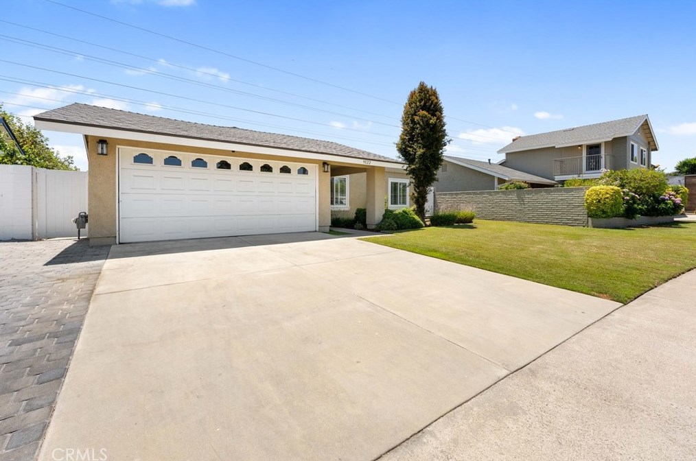 9122 Hyde Park Dr, Huntington Beach, CA 92646