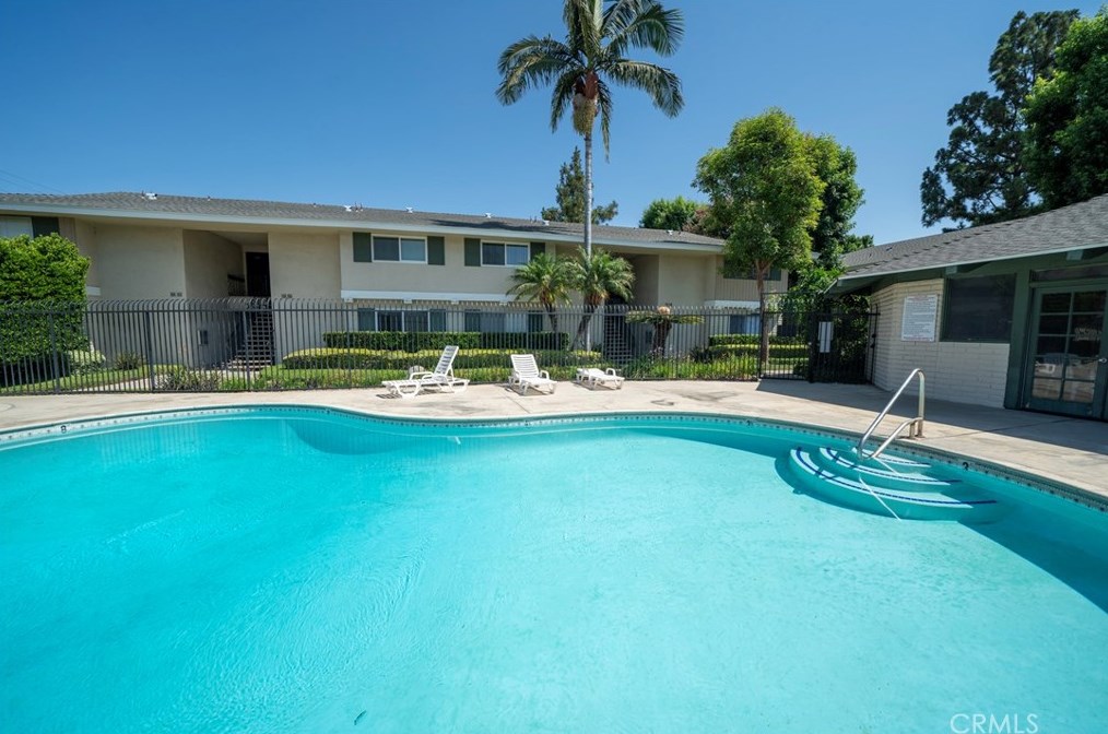 2013 Oxford Ave, Fullerton CA 92831-1618 exterior